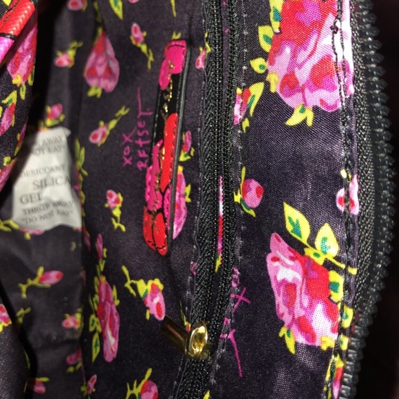 BESTSY JOHNSON FLORAL PURSE!! - Picture 2 of 5